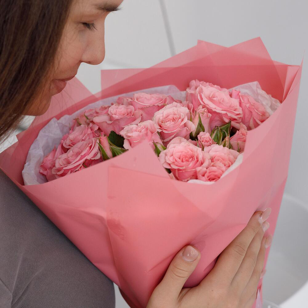 Букет из 9 розовых кустовых роз – нежность в каждом лепестке Мещовск Калужская область